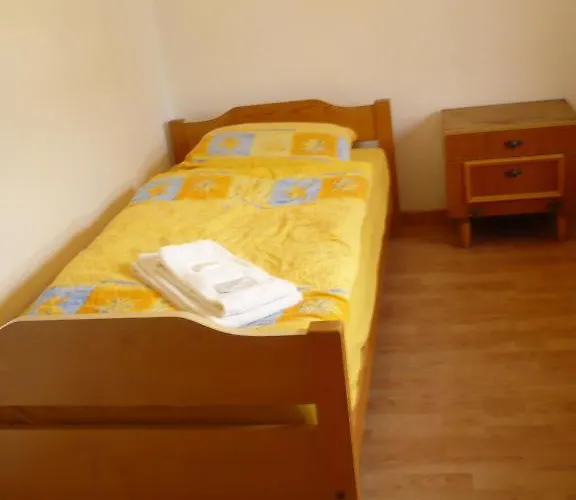 فندق Schweizerhaus تشر